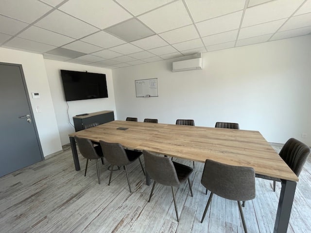 Photo de la Salle de Réunion de taille moyenne (8 places) à louer Lockn'box La Rochelle La Jarne